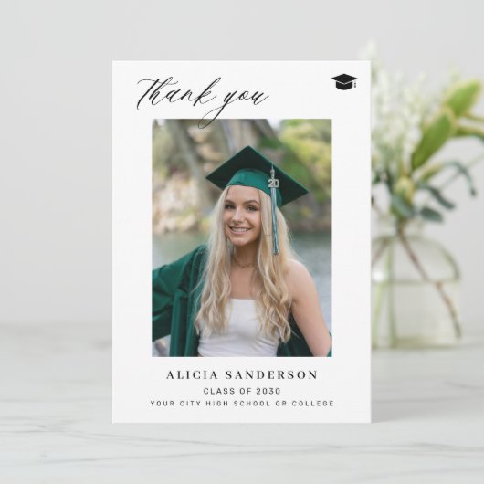 Afstuderen eenvoudig modern script foto afstuderen bedankkaart (Staand voorkant)