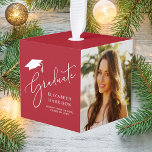 Afstuderen Elegant Script 4 Foto rood Decoratie<br><div class="desc">Een cadeau voor het afstuderen met rode kerstversiering voor afstudeerders met 4 foto's en "Afstuderen" in een elegant wit script. Voeg de naam,  het schooljaar en de school of de universiteit van het afstudeerder toe in eenvoudige,  moderne witte typografie.</div>