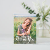 Afstuderen Elegant White Script Photo Briefkaart (Staand voorkant)