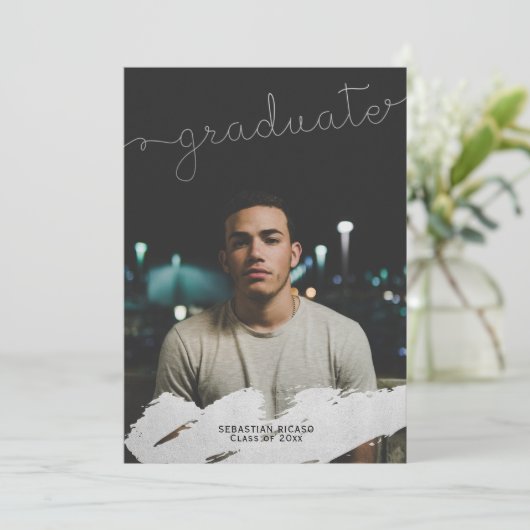 Afstuderen Faux Silver Moderne Persoonlijk Aankondiging (Staand voorkant)