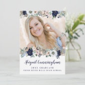Afstuderen Floral Navy Blue Blush Pink Script Kaart (Staand voorkant)