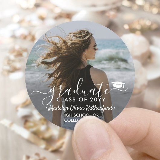 Afstuderen Foto & Elegant White Script Class Year Ronde Sticker