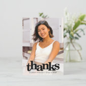 Afstuderen foto gedurfd moderne eenvoudige typogra bedankkaart (Staand voorkant)