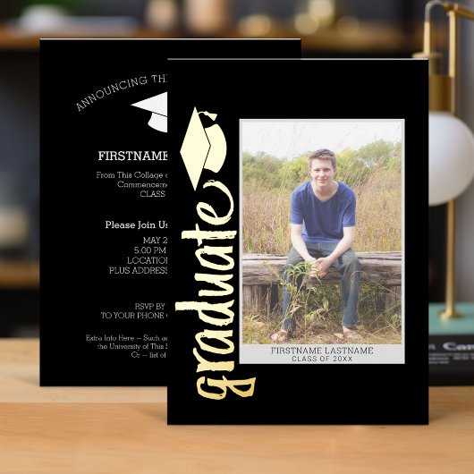 Afstuderen Foto met modern script en Pet Folie Uitnodiging