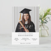 Afstuderen foto minimalist Uitnodiging (Staand voorkant)