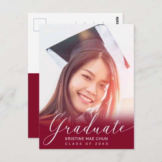 Afstuderen Foto Modern Script Maroon Invitation Briefkaart (Voorkant / Achterkant)