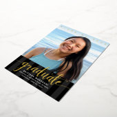 Afstuderen foto modern script zwart echt goud folie uitnodiging (Gedraaid)