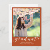 Afstuderen Foto Modern White Script Oranje 2023 Aankondigingskaart (Voorkant / Achterkant)