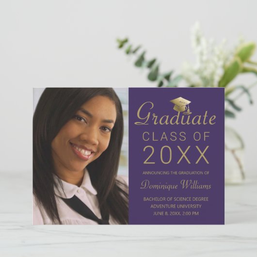 Afstuderen Foto Paars Gold Afstudeerder Pet Script Aankondiging (Staand voorkant)