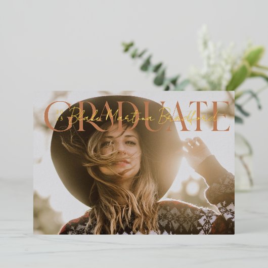 Afstuderen foto van het Serif Afstuderen Folie Uitnodiging (Staand Voorkant)