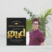 Afstuderen foto zwart goud modern vet grafiek aankondiging (Staand voorkant)