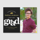 Afstuderen Foto Zwart Goud Typografie Bold Modern Magnetische Uitnodiging (Voorkant)