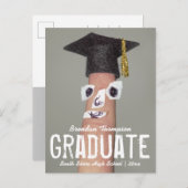 Afstuderen Funny Finger Cartoon Afstudeerder Pet Aankondigingskaart (Voorkant / Achterkant)