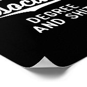 Afstuderen geeft hem haar Ociate's diploma Poster (Hoek)