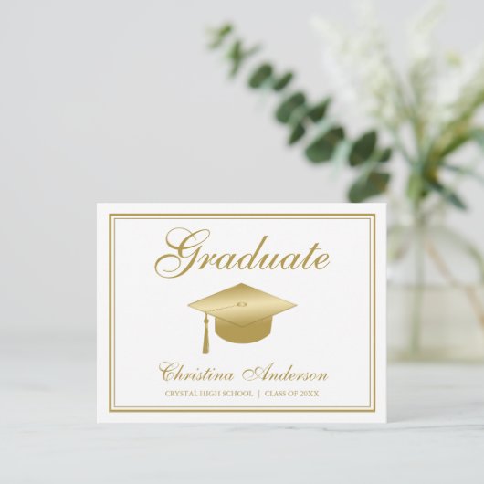 Afstuderen Gold Afstudeerder Pet & Script op White Uitnodiging Briefkaart (Staand voorkant)