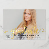 Afstuderen Gold Modern Script Afstuderen Foto Folie Uitnodiging (Voorkant)
