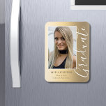 Afstuderen Gold Stylish Script Modern Photo Magneet<br><div class="desc">Afstuderen Gold Stylish Script Modern Photo Afstuderen Magnets is voorzien van een gouden grijze achtergrond met uw aangepaste foto. Personaliseer door jouw naam,  school,  college of universiteit en klassenjaar toe te voegen door de tekst in de verstrekte tekstvakjes uit te geven. Ontworpen voor u door ©Evco Studio www.zazzle.com/store/evcostudio</div>