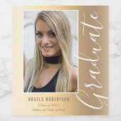 Afstuderen Gold Stylish Script Modern Photo Wijn Etiket (Enkel label)