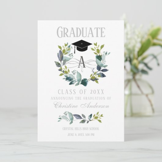 Afstuderen Greenery Wreath Monogram Black Afstudee Aankondiging (Staand voorkant)