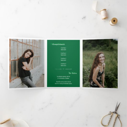 Afstuderen Groen 5-foto's met voetjes Drieluik Uitnodiging (Binnen)