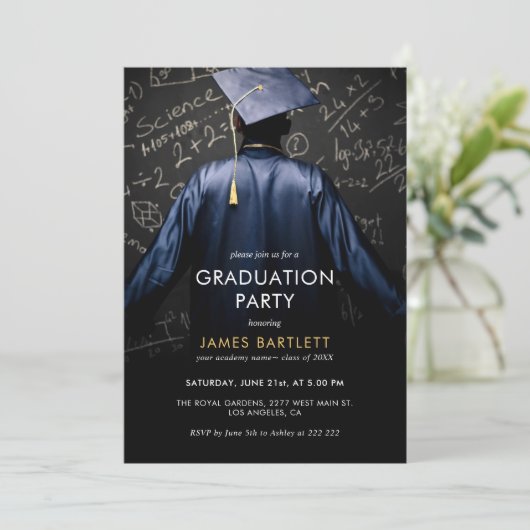 Afstuderen in Blue Gown met Mathematisch schoolbor Kaart (Staand voorkant)