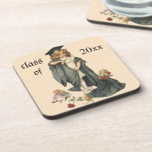 Afstuderen in vintage stijl, meisje met baret en t bier onderzetter