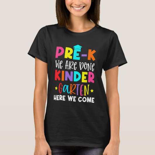 Afstuderen kleuterschool hier komen we t-shirt (Voorkant)