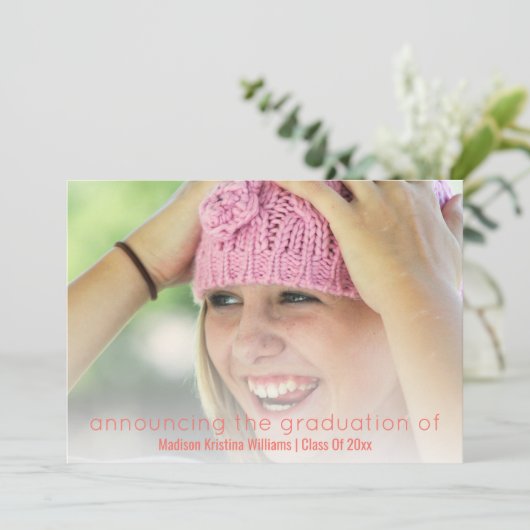 Afstuderen Koraal Roze Eenvoudige witte bekledings Aankondiging (Staand voorkant)