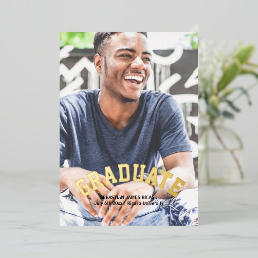 Afstuderen Masculine Modern Aangepast Folie Uitnodiging (Staand Voorkant)