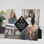 Afstuderen modern elegant script 4 fotocollage fotoplaat<br><div class="desc">Chic klassiek zwart-wit typografiemanuscript makend een stijlvol elegant gepersonaliseerd afstuderen 4 de keepslag big plaque van het fotonet.         Gemakkelijk om met uw details en vier aangepaste afbeeldingen aan te passen!            als u een specifieke kleur of een combinatie nodig hebt,  gelieve de ontwerper door de hieronder knoop te berichten!</div>