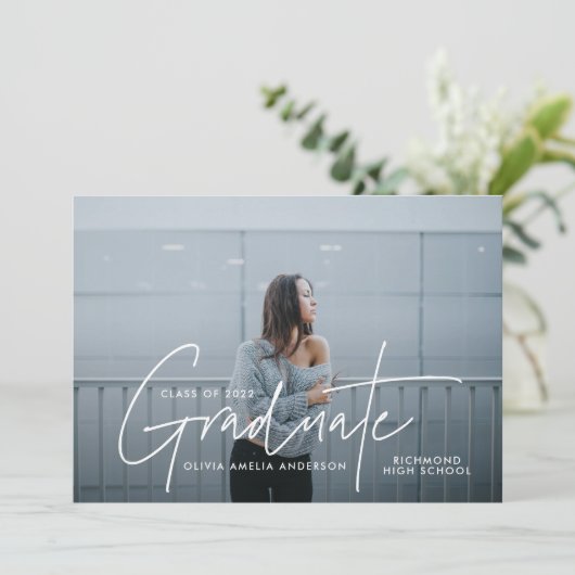 Afstuderen modern fotoscript elegant kaart (Staand voorkant)