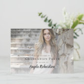 Afstuderen Moderne Script Photo Party Kaart (Staand voorkant)