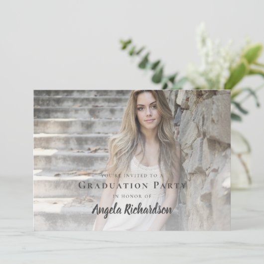 Afstuderen Moderne Script Photo Party Kaart (Staand voorkant)