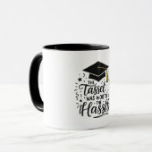 "Afstuderen Mok – Afstuderen Holding Pet Illustrat (Voorkant links)