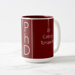 Afstuderen naam Burgundy PhD Tweekleurige Koffiemok<br><div class="desc">Een PhD afstuderen grote mok die de naam en graadafkorting van de afstuderen in Bourgogne en wit. Voeg eenvoudig de naam van de afstuderen toe, voeg deze mok aan uw kar toe, en felicitaties voor deze belangrijke mijlpaal! Afstuderen naam Burgundy PhD Two-Tone Coffee Mok Holidayday Design | ©Melissa Patton -...</div>