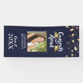 Afstuderen Navy Blue Gold Stars Brush Script Foto Spandoek (Horizontaal)