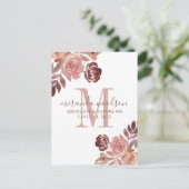 Afstuderen Nurse Monogram Pink Burgundy Floral Aankondigingskaart (Staand voorkant)