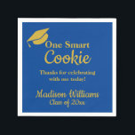 Afstuderen One Smart Cookie Party Blauw Goud Papie Servet<br><div class="desc">Afstudeerfeest Papieren servetten servet,  klasse van 2024 Party Uni,  aangepaste traktatie gunst om-go goodie,  een slim cookie gepersonaliseerd 2025,  aangepaste viering aanpassen PhD JD,  afstuderen Masters verpleegkundige Ma,  afstudeerder Get-Together vieren Rechtendocent,  medische bachelor med doctor verpleegkunde,  middelbare school universiteit MBA,  kleuterschool CPA Midden blauw goud</div>