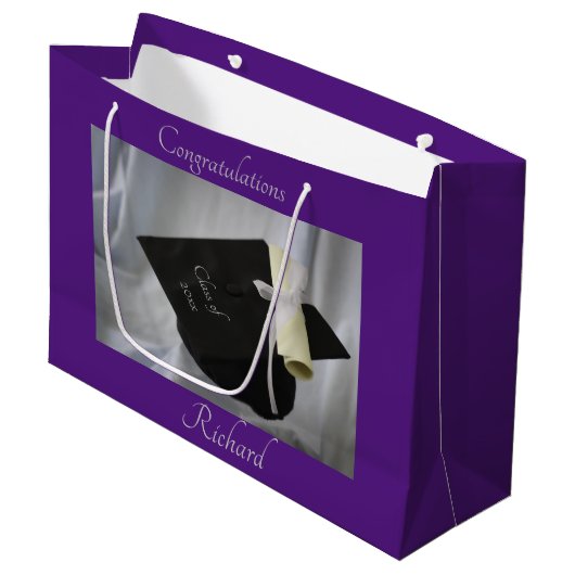 Afstuderen Paars Pet & diplomaat Gepersonaliseerd Groot Cadeauzakje (Voorkant Gekanteld)