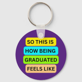 Afstuderen paarse ronde sleutelhanger SO_THIS_IS_H