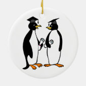 Afstuderen Penguins Cartoon Keramisch Ornament (Achterkant)