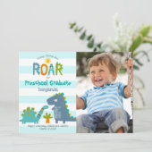 Afstuderen Peuterschool Foto Dinosaurussen Boy Sch Aankondiging (Staand voorkant)