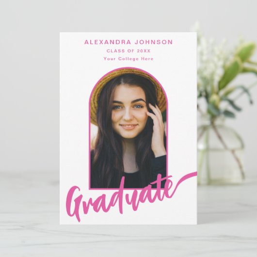 Afstuderen Photo Arch Modern Pink Script Aankondiging (Staand voorkant)