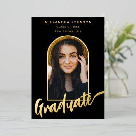 Afstuderen Photo Arch Stijlvol Script Zwart Goud Folie Uitnodiging (Staand Voorkant)