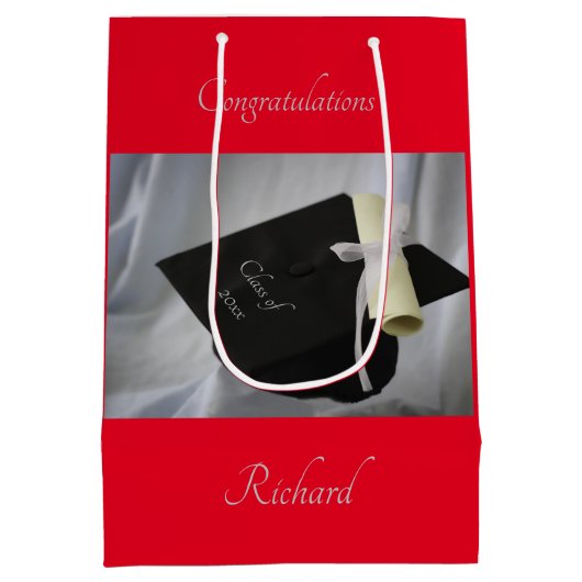 Afstuderen Rode Pet & Diploma gepersonaliseerd Medium Cadeauzakje (Achterkant)