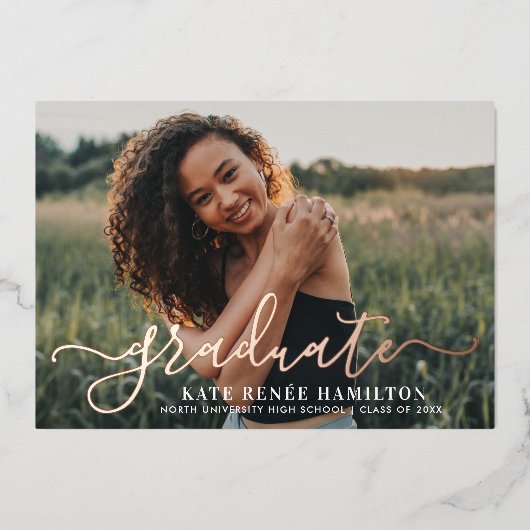 Afstuderen Roos Gold Script Afstuderen Foto Folie Uitnodiging (Voorkant)