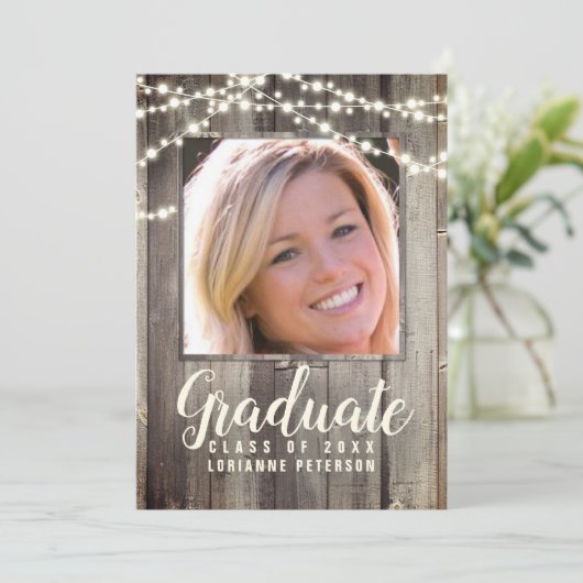 Afstuderen Rustic Wood Shiplap String Light Aankondiging (Staand voorkant)