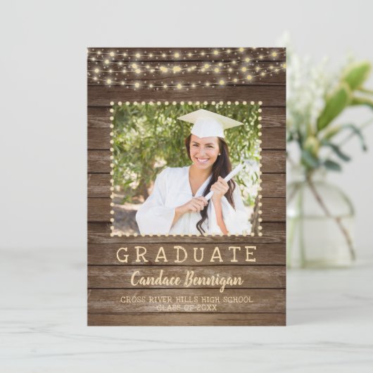 Afstuderen Rustic Wood String Lights Aankondiging (Staand voorkant)