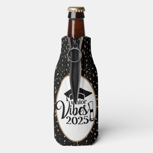 Afstuderen Senior Vibes 2025 Flesjeskoeler (Fles Achterkant)