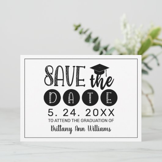 Afstuderen Sla de datum zwarte Typografie wit op Aankondiging (Staand voorkant)